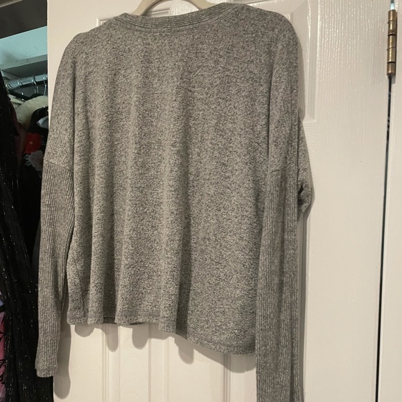 HEART and HIPS grey sweater - Picture 4 of 5